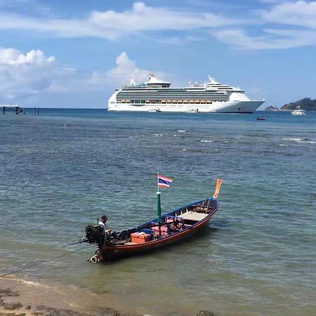 芭东高地酒店【Sha认证】 Patong 外观 照片 A longtail boat in Phuket