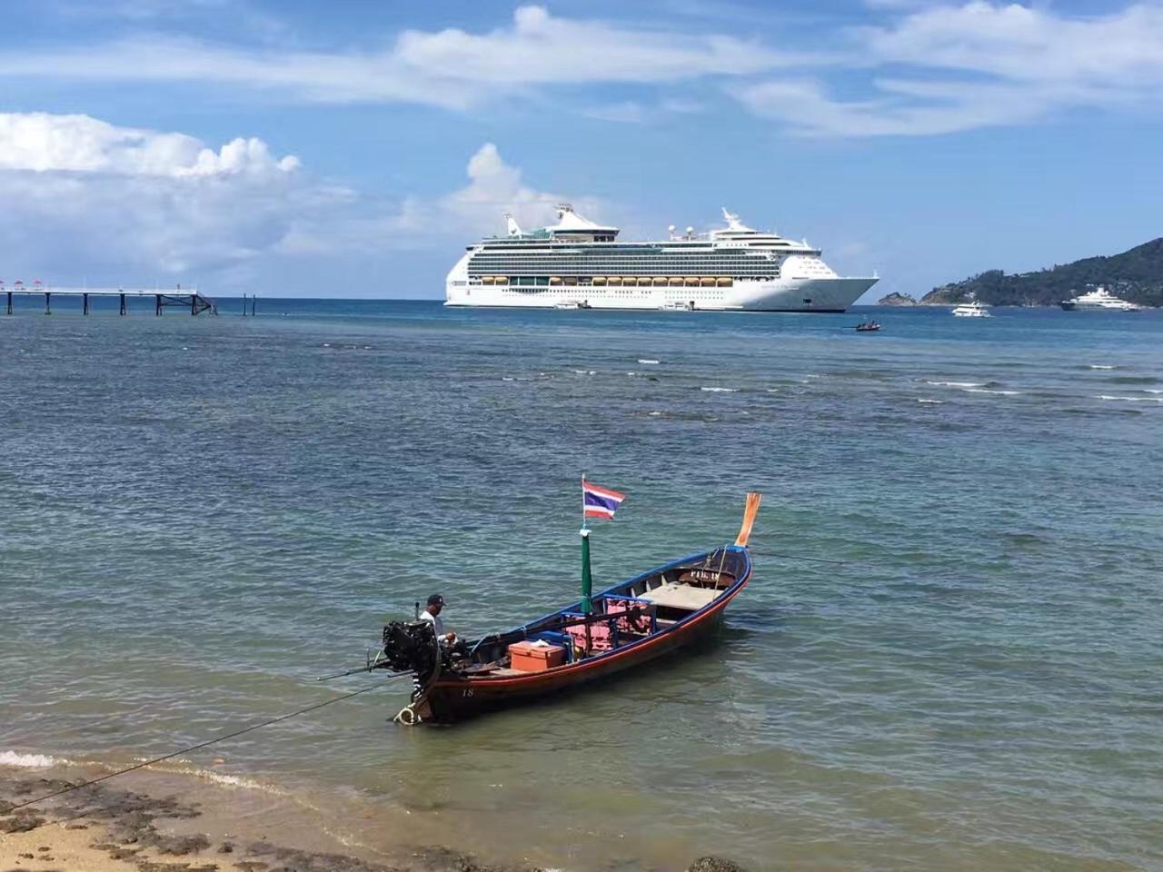 芭东高地酒店【Sha认证】 Patong 外观 照片 A longtail boat in Phuket